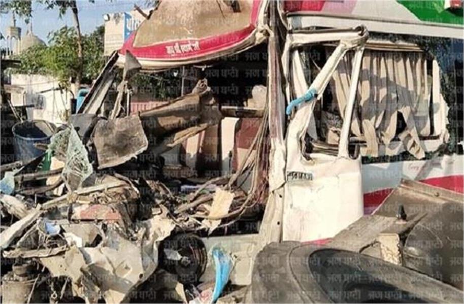 Major accident with ambulance on Punjab highway, people in panic